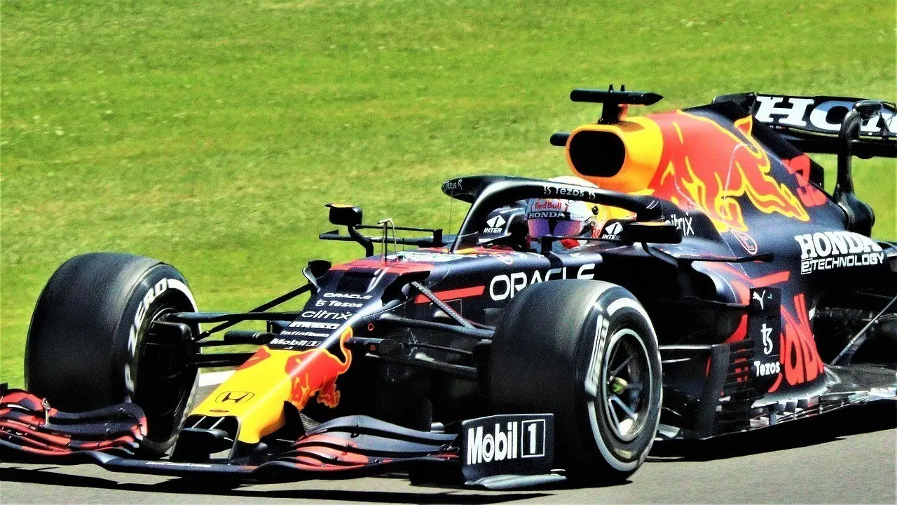 F1: Οι 10 πιο ακριβοπληρωμένοι «πιλότοι» το 2024 (λίστα)
