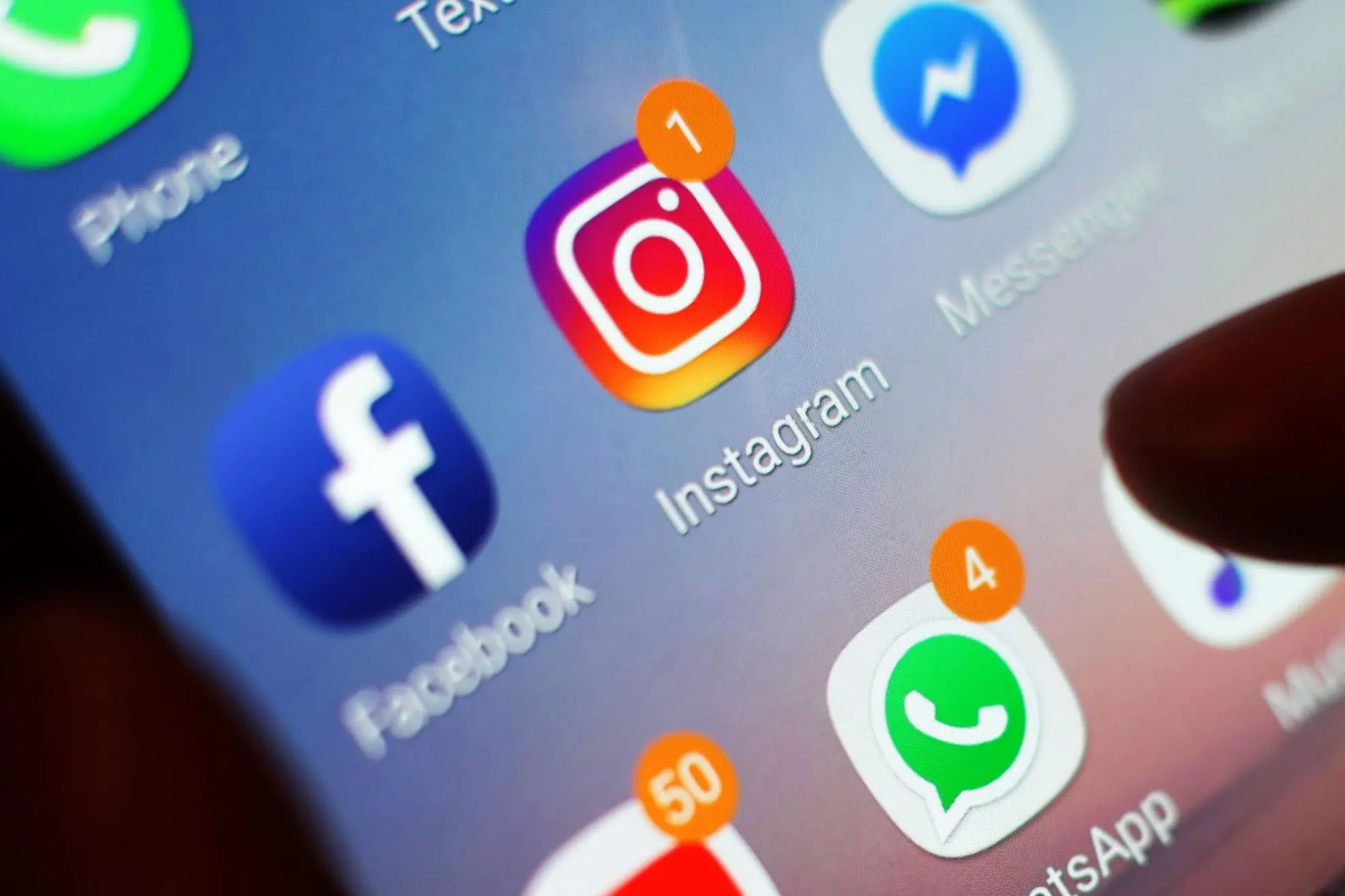 Μυστήριο γύρω από τα αίτια της πτώσης του Facebook την Κυριακή