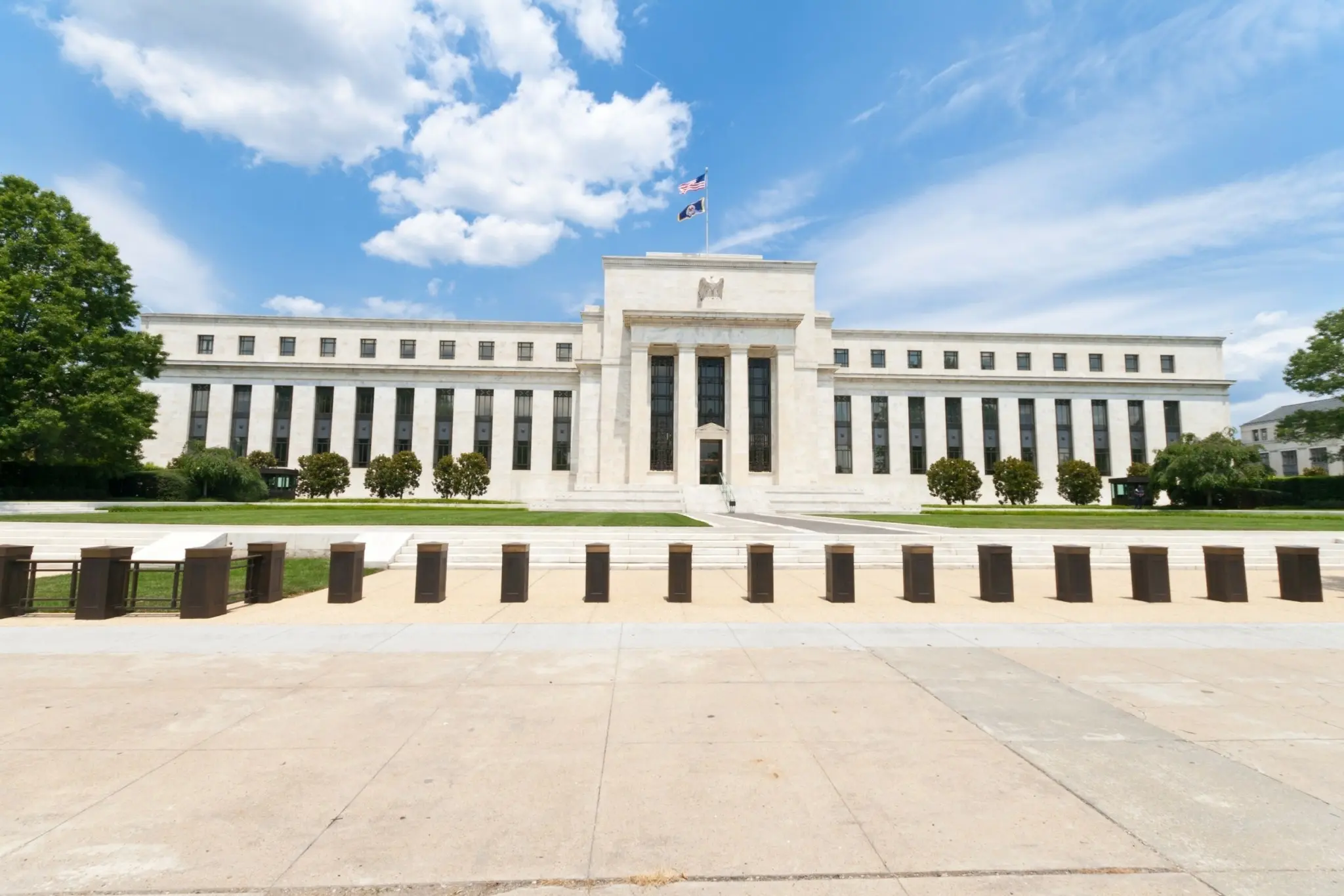 Η Fed ετοιμάζει νέες μειώσεις επιτοκίων, αλλά μετά «θολώνει» το τοπίο