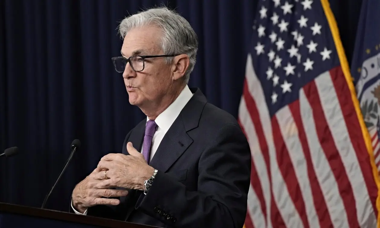 Αμετάβλητο άφησε το βασικό της επιτόκιο η Fed - Μόνο μία μείωση φέτος