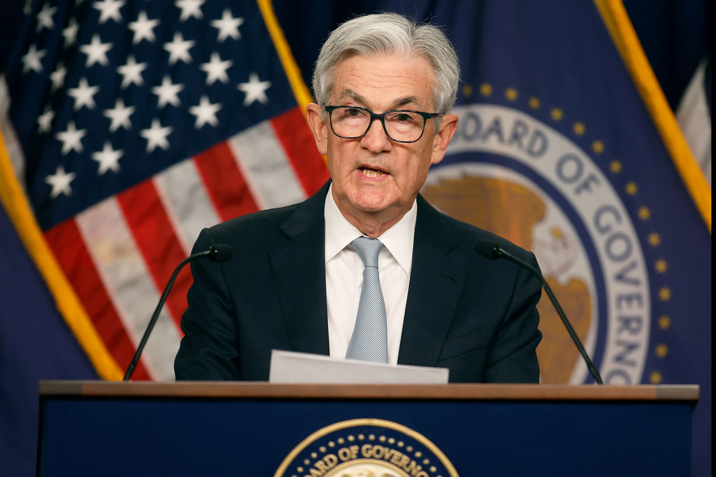 Η νέα λέξη στην ανακοίνωση της Fed που μπέρδεψε τις αγορές