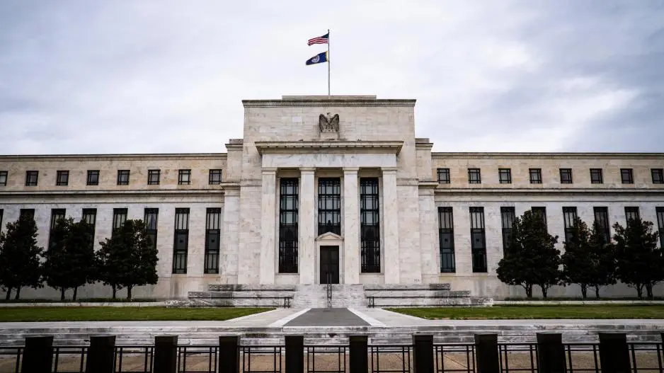 FED: Ολοταχώς προς τις μεγαλύτερες αυξήσεις επιτοκίων από τη δεκαετία του 1980