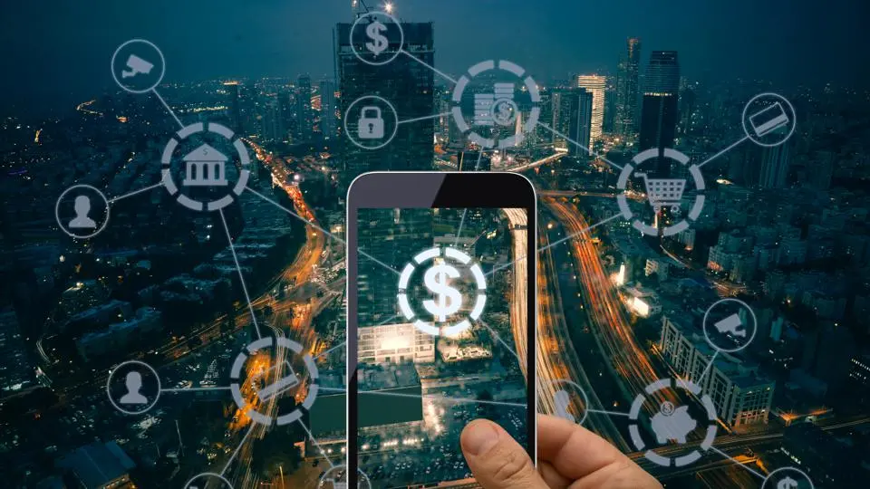 Fintech: Η Γαλλία προσπαθεί να «κλέψει» την πρωτοκαθεδρία της Βρετανίας