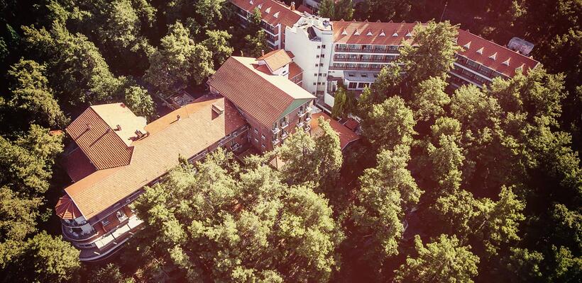 Σε κυπριακά χέρια παραμένει το θρυλικό ξενοδοχείο Forest Park στις Πλάτρες