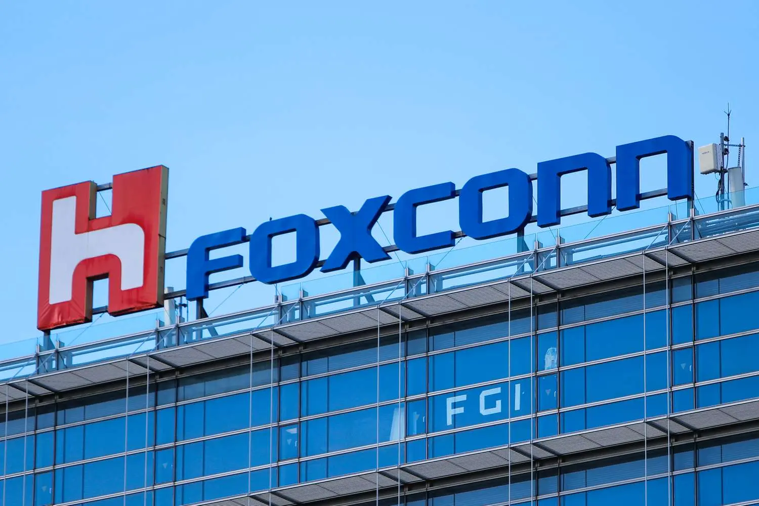 «Έκρηξη» εσόδων για τη Foxconn χάρη στη ζήτηση για AI servers