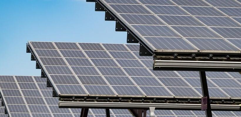 Φωτοβολταϊκά: Πώς η τεχνητή νοημοσύνη οδηγεί σε νέες λύσεις για την ενέργεια