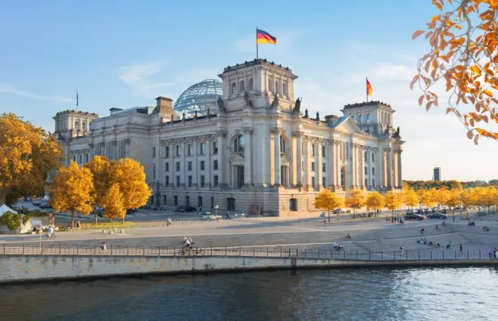 Γερμανία: Βάζει μπλόκο στις εξαγορές επιχειρήσεων από ξένους επενδυτές