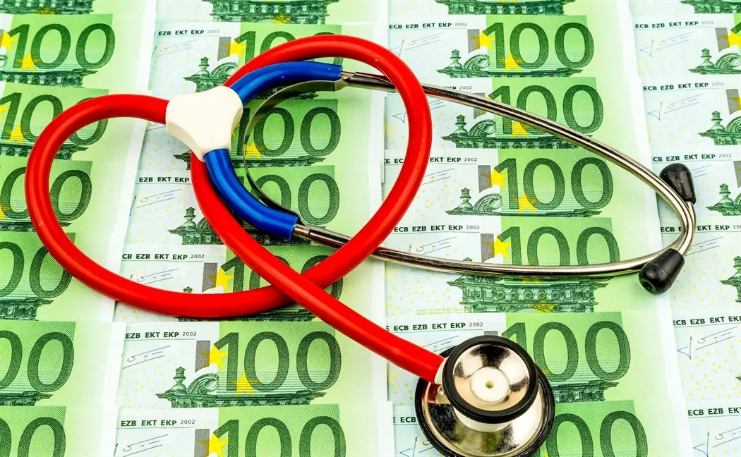 Πρόστιμα δεκάδων χιλιάδων ευρώ σε γιατρούς από τον ΟΑΥ - Έρχεται πέναλτι ρεκόρ για δερματολόγο