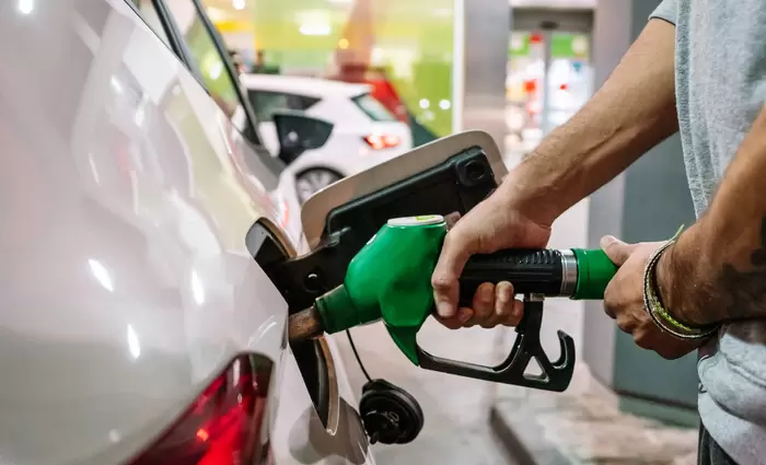 Σπεύδουν στα πρατήρια οι Κύπριοι ενόψει αυξήσεων στα καύσιμα