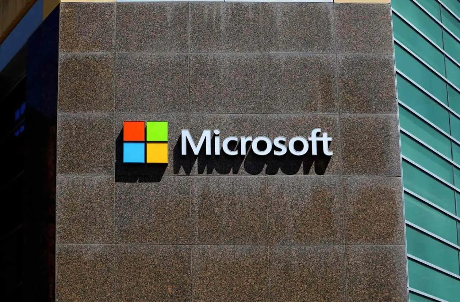 Microsoft: Σχεδιάζει επενδύσεις €1,7 δισ. σε AI και cloud στην Ινδονησία