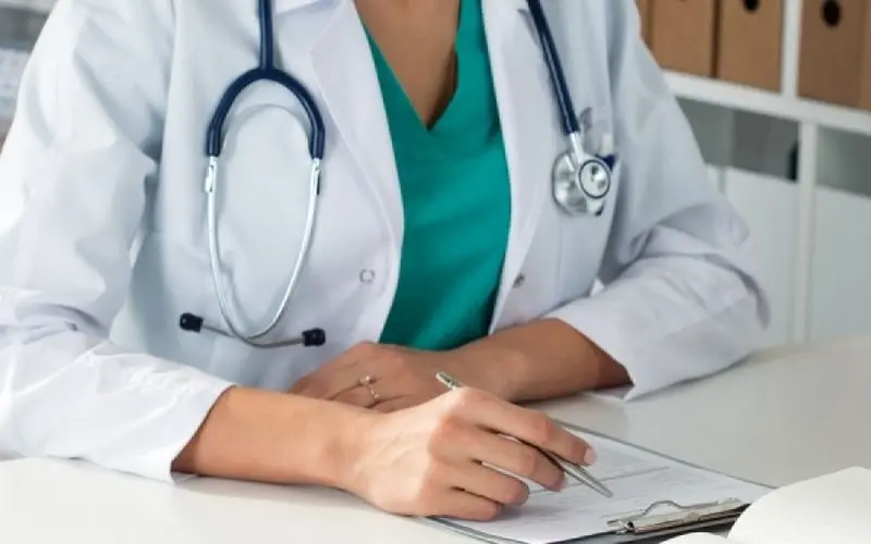Γιατροί - δισεκατομμυριούχοι με περιουσίες που ζαλίζουν - Πόσα χρήματα κερδίζουν