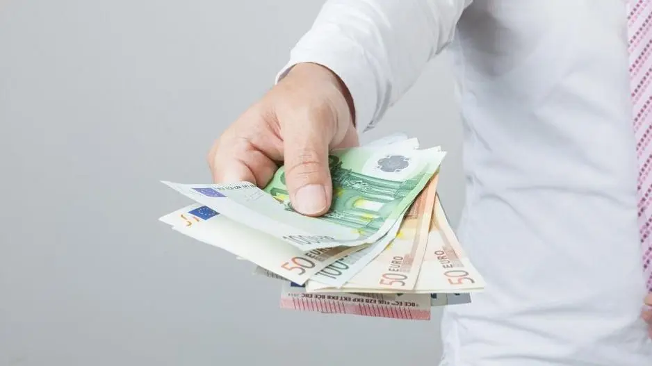 Πληροφορίες των χορηγιών σε επιχειρήσεις για προσλήψεις νέων