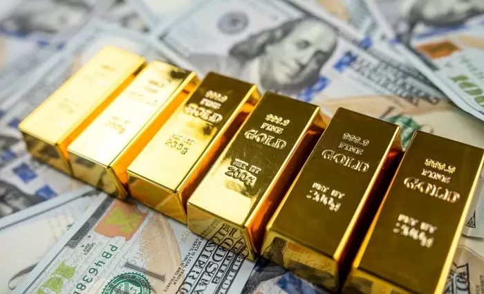 Χρυσός: Σε ανοδικό momentum με τους traders να σταθμίζουν τις απειλές Τραμπ για δασμούς