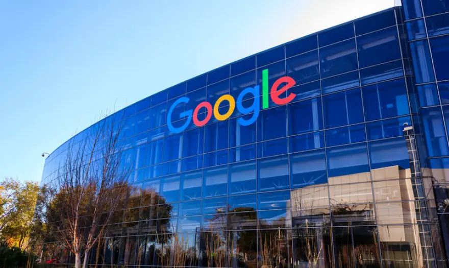 Απειλούνται με πρόστιμα Facebook και Google
