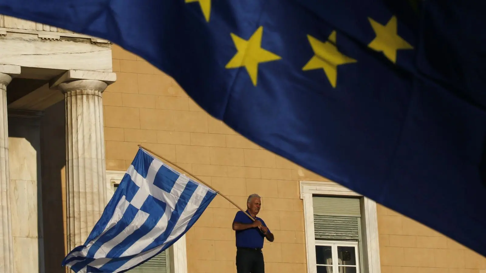 Politico: Το μισό θαύμα της Ελλάδας