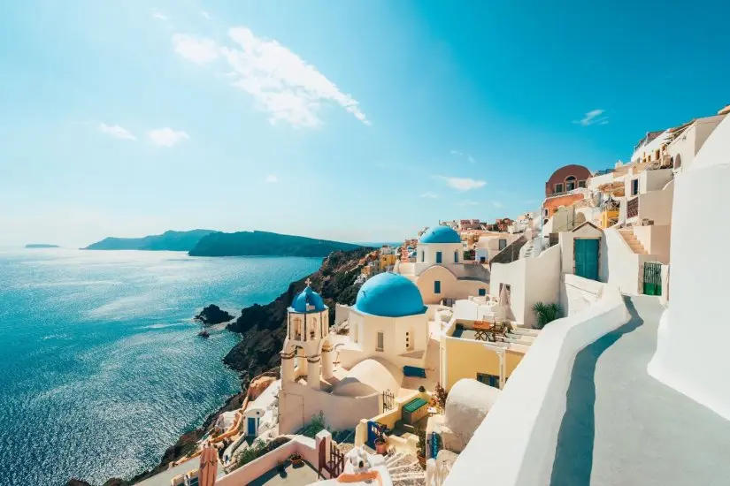 Στα 28,5 δισ. ευρώ η συμβουλή του τουρισμού στην ελληνική οικονομία – Πόσα ξόδεψαν πέρυσι οι τουρίστες