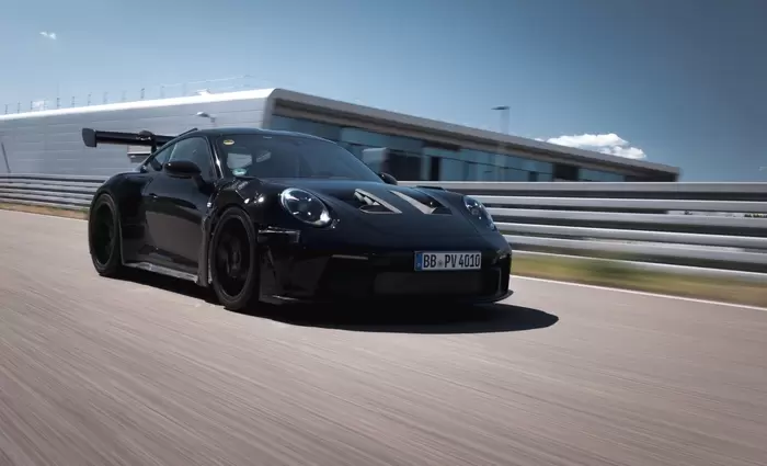 Στη γραμμή εκκίνησης η νέα Porsche 911 GT3 RS