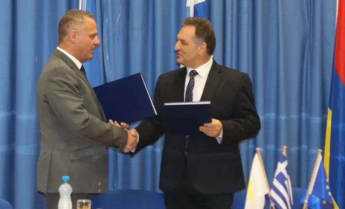 Ολοκληρώθηκε η συμφωνία εγκατάστασης φωτοβολταϊκών στα σχολεία