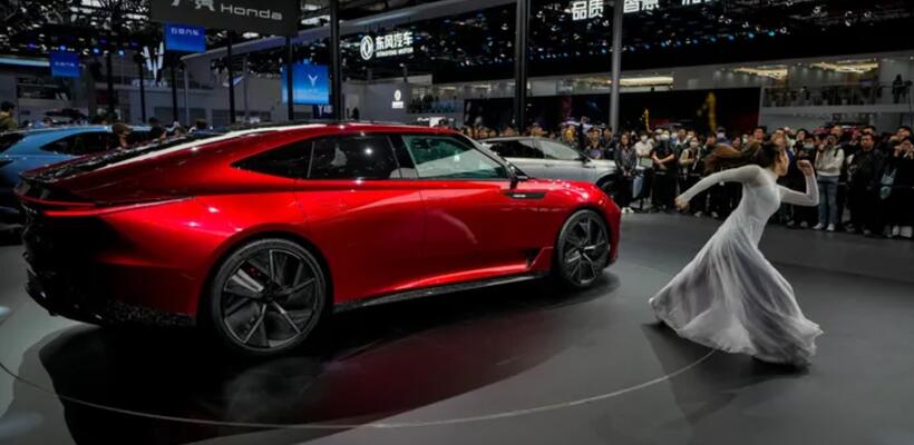 Σε αυτές τις μάρκες αυτοκινήτων επιβάλλει από σήμερα πρόσθετους δασμούς η ΕΕ