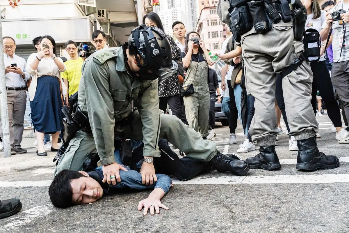 Hong Kong: Αυξήθηκαν οι μετοχές παρά τις βίαιες συγκρούσεις