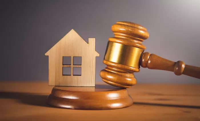 Ενός Ατόπου Δοθέντος Μύρια Έπονται