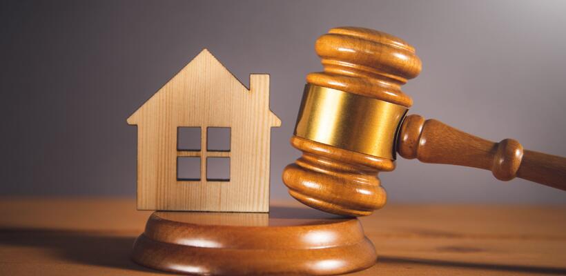 Ενός Ατόπου Δοθέντος Μύρια Έπονται