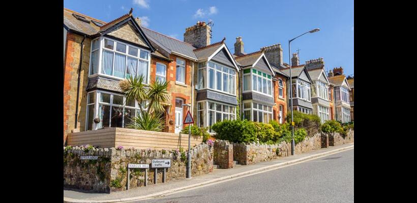 ΗΒ: Οι τράπεζες «παγώνουν» τις αγορές κατοικιών