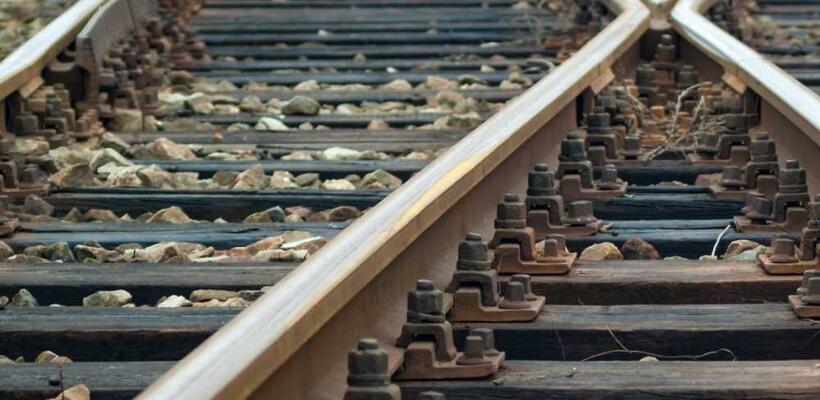 Κομισιόν: Κίτρινη κάρτα στην Ελλάδα για τους σιδηρόδρομους