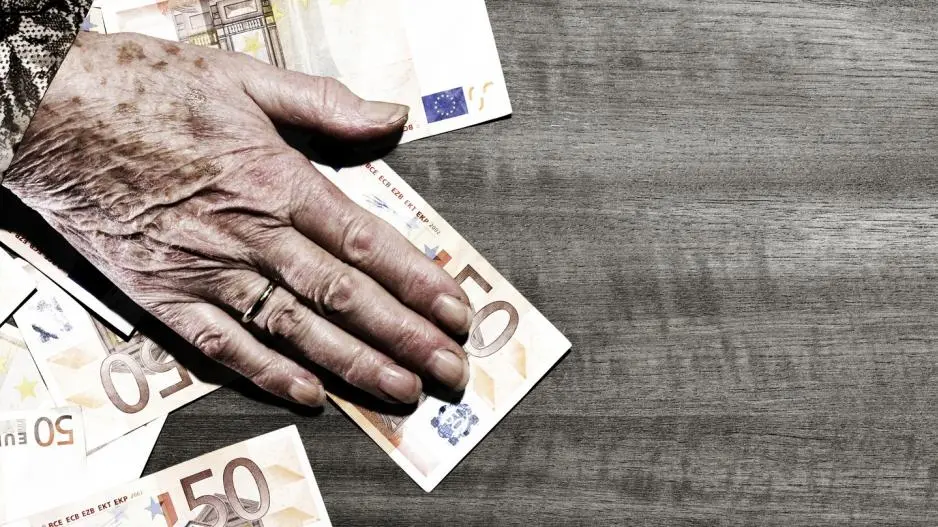 «Γονατίζουν λόγω ακρίβειας νοικοκυριά & συνταξιούχοι»