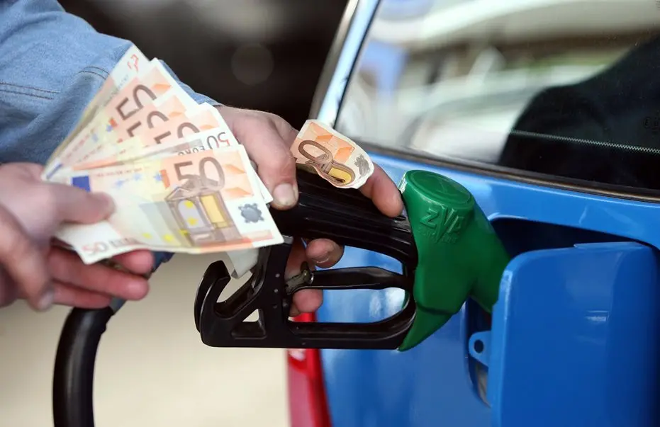 Επιστρέφει δριμύτερη η ακρίβεια στα καύσιμα