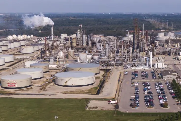 Σε ελεύθερη πτώση η Exxon Mobil το 2020