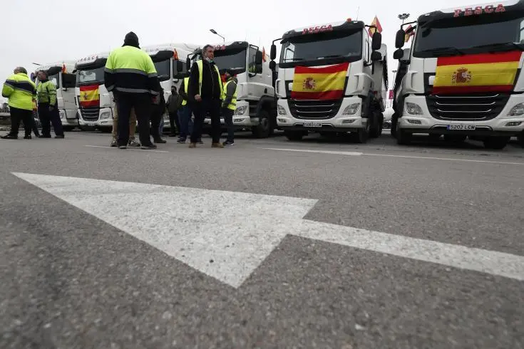 Η Ισπανία απαγορεύει τις απολύσεις που συνδέονται με την άνοδο τιμών ενέργειας