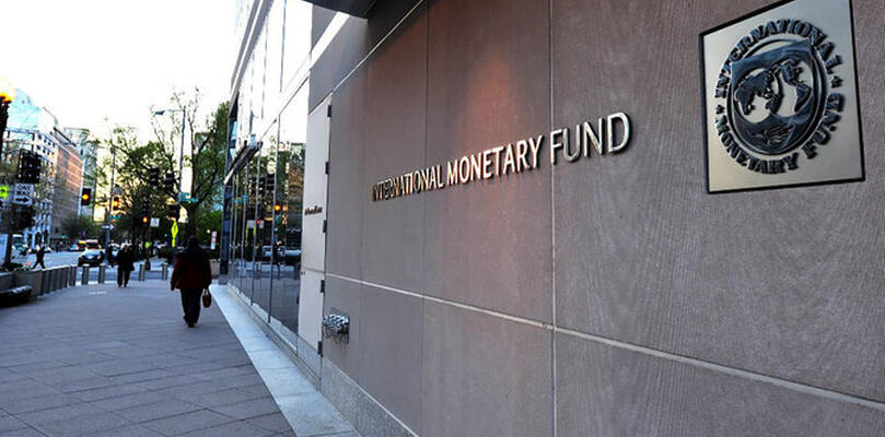 Παραμένει ευνοϊκή η οικονομική ανάπτυξη της Ελλάδα, λέει το ΔΝΤ