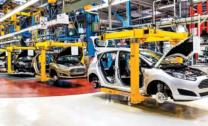 FT: Συρρικνώνεται η παγκόσμια αυτοκινητοβιομηχανία