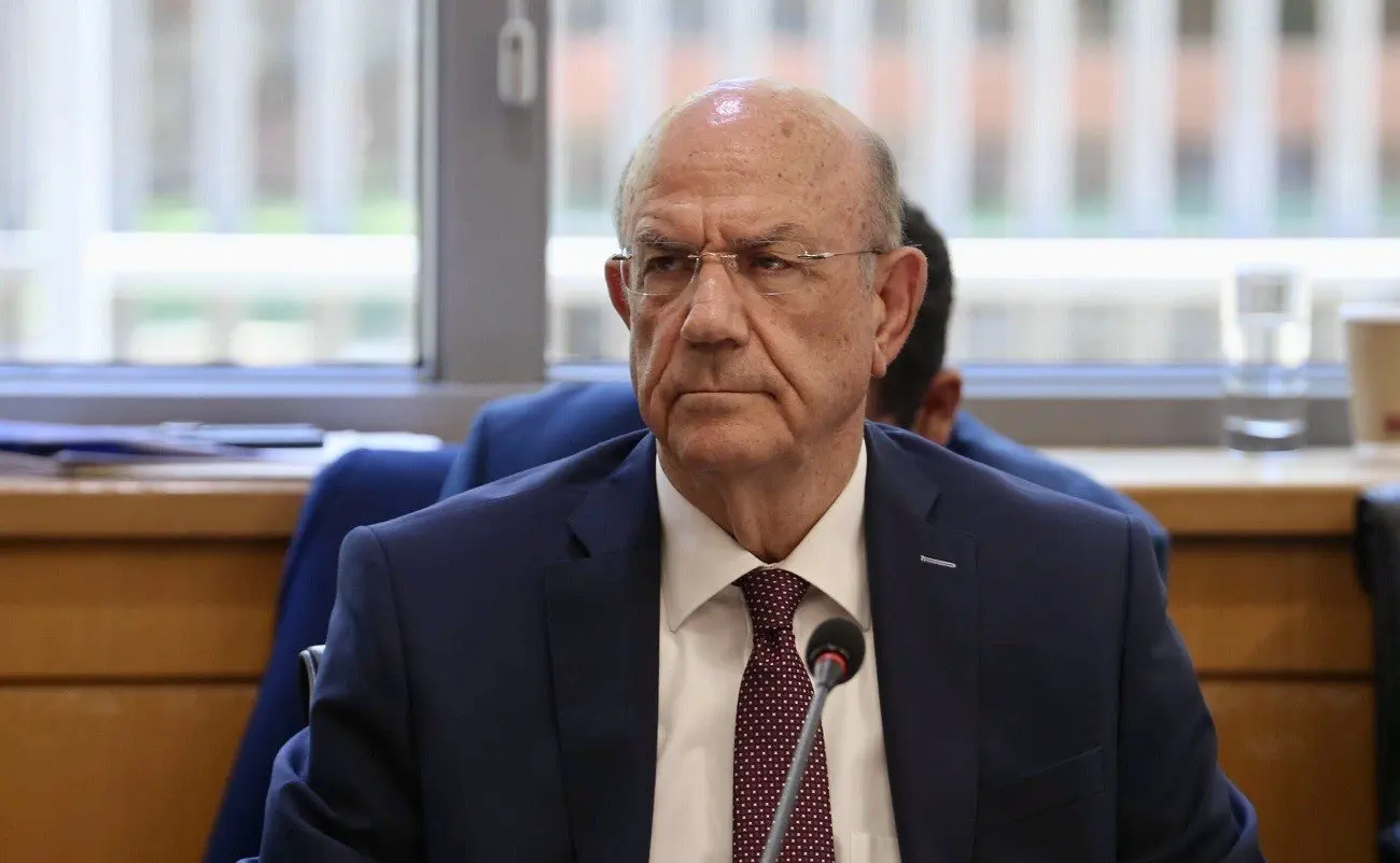 Παρουσιάζει ενώπιον της Ολομέλειας της Βουλής τον προϋπολογισμό του 2025 ο Μ. Κεραυνός