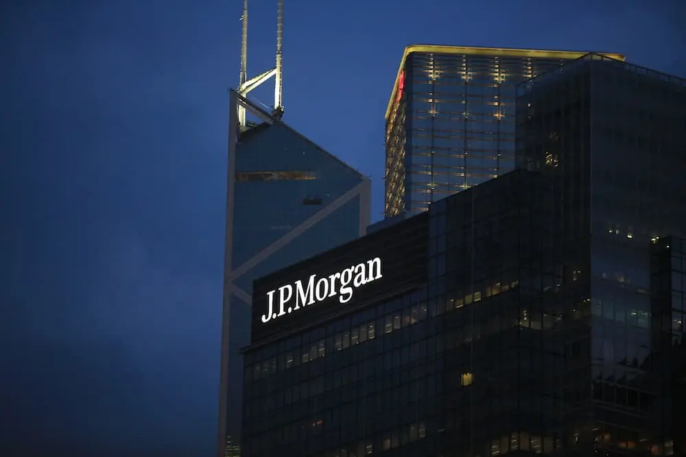 Η JP Morgan προειδοποιεί για ζημιές $1 δισ. από τη Ρωσία