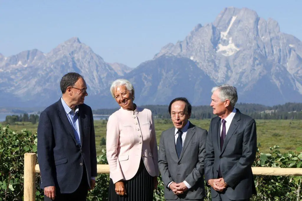 Επιτόκια: Αντίθετα θα κινηθούν Fed και ΕΚΤ - Τι λένε οι επενδυτές