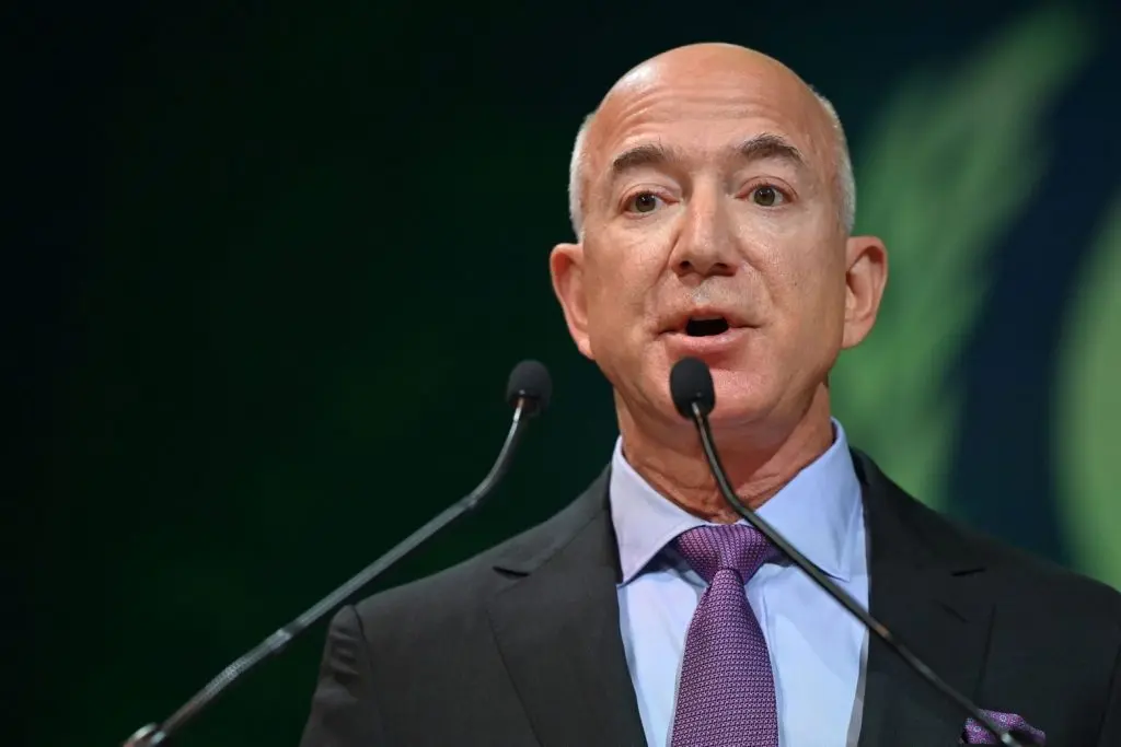 Μπέζος: Πούλησε μετοχές της Amazon αξίας $737 εκατ.