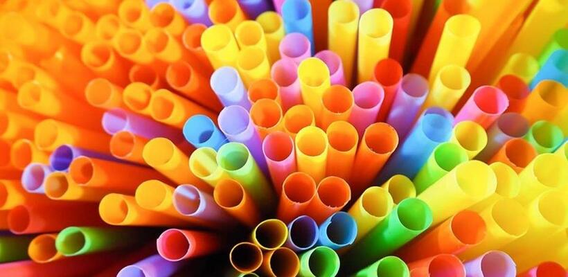 Ελληνικό νησί καταργεί τα...καλαμάκια