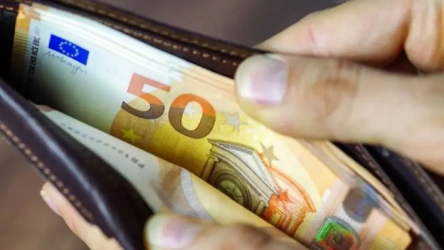 Ελλάδα: Προανήγγειλαν αύξηση του κατώτατου μισθού