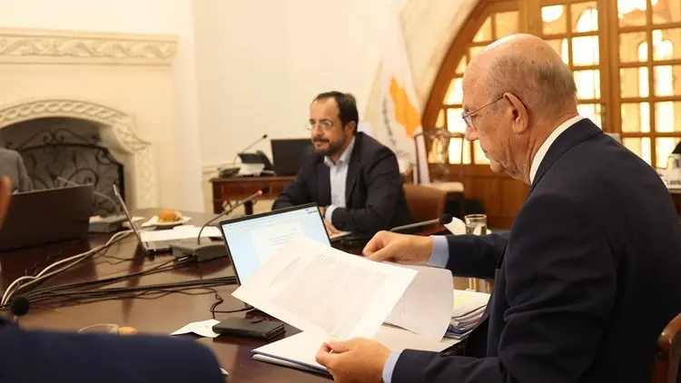 Προϋπολογισμός: Πλεόνασμα €659 εκατ. - Αυξάνονται αναπτυξιακές δαπάνες και κοινωνικές παροχές