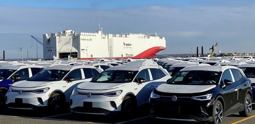 Η Κίνα απειλεί με δασμούς 25% στα αυτοκίνητα της ΕΕ και των ΗΠΑ