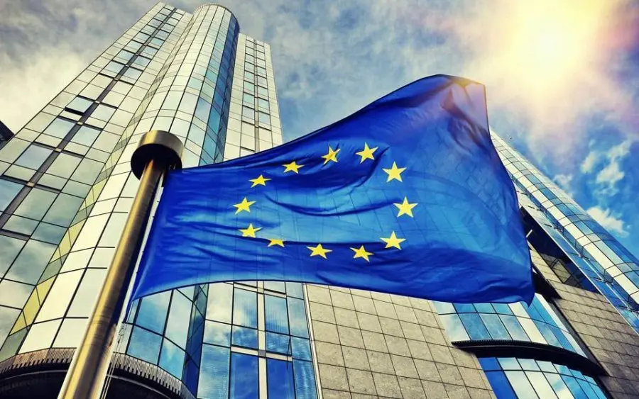 Κομισιόν: Η παραίτηση Μέι δεν επηρεάζει τις αποφάσεις των 27 για το Brexit