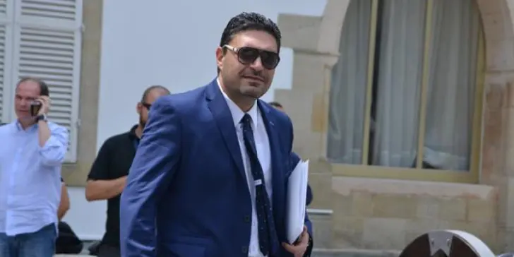 Άδεια ασθενείας δύο βδομάδων ο Υπουργός Οικονομικών