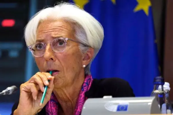 Λαγκάρντ: Πολύ απίθανο να αυξήσει η ΕΚΤ τα επιτόκια το 2022