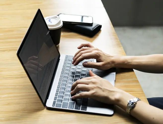 AI PC: «Τρέχει» η αγορά υπολογιστών Τεχνητής Νοημοσύνης