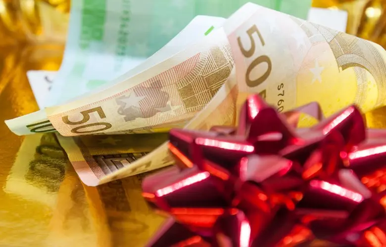 Έκτακτο χριστουγεννιάτικο δώρο σε 65.000 οικογένειες - Ποιοι το παίρνουν, πόσα δικαιούνται και πότε πληρώνονται