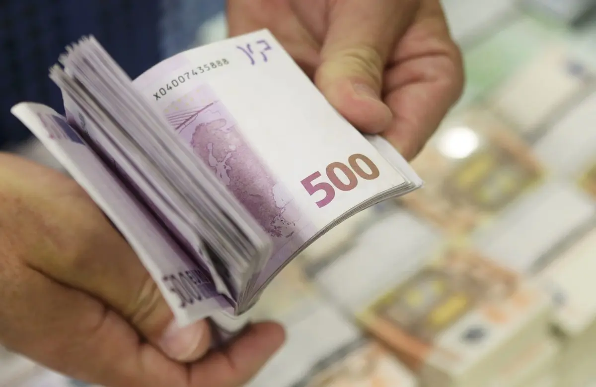 Μειώθηκαν οι καταθέσεις αλλά αυξήθηκαν τα δάνεια εν μέσω κορωνοϊού