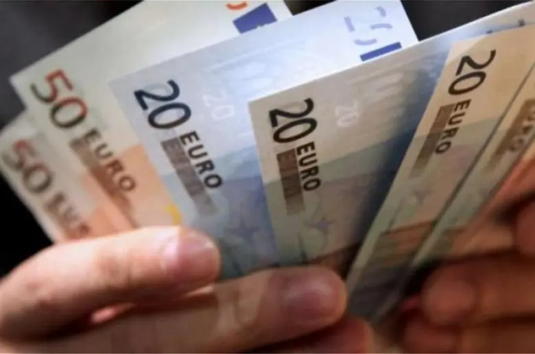 Καταβάλλεται ο 13ος μισθός στους δημόσιους υπαλλήλους