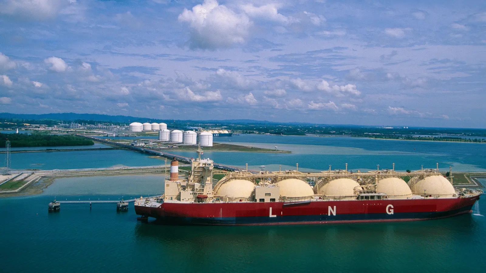 Εκρηκτική άνοδος για το LNG το 2025 με αιχμή τις ΗΠΑ
